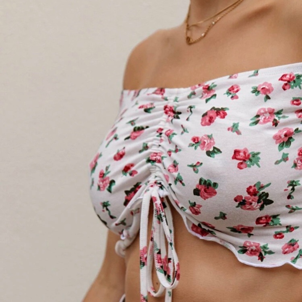✨LAST ONE✨Off Shoulder Drawstring Crop Top (White) - Picture 4 of 7